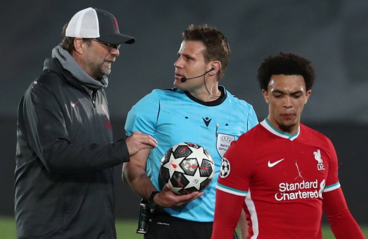 暗区突围端游今日正式上线 ｜ 与世界冠军一起刺激枪战！