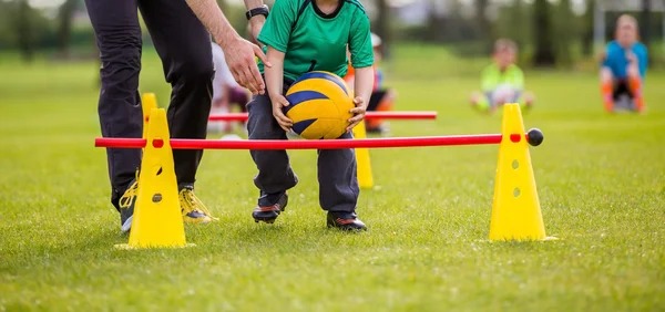 古斯塔沃双响 上海海港6-2苏州东吴晋级足协杯16强