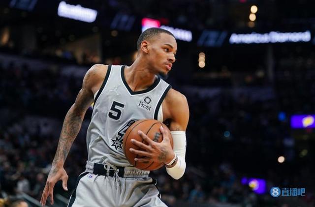 现了坚韧不 现了坚韧不